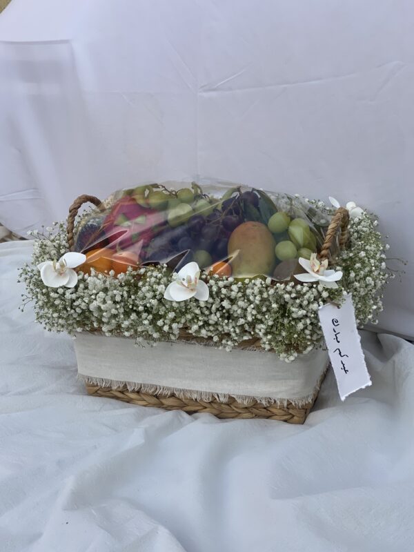 Fruits basket with flower arrangement for 310 dirhams Fruits basket medium size .. Fresh fruits by air cargo Nothing can be added to the cotton card (Limited number, please book from now